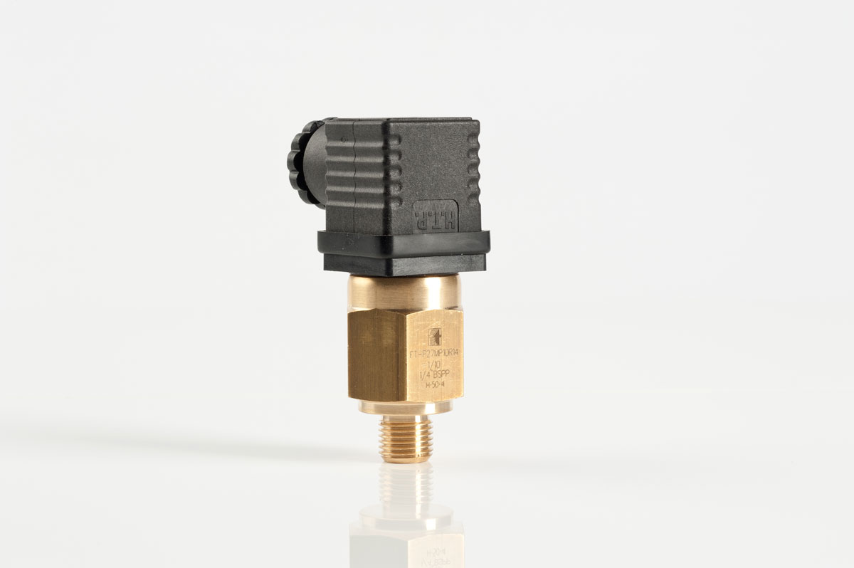 Adjustable diaphragm pressure switch